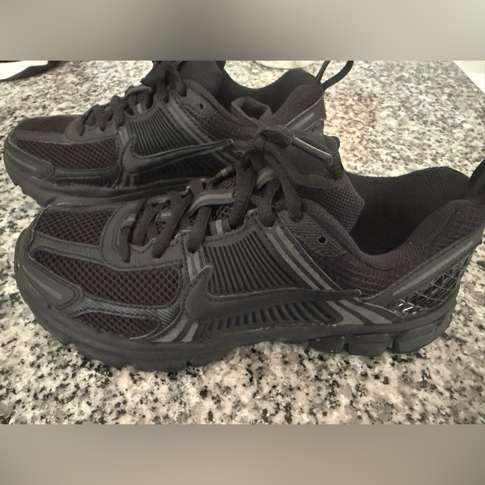 Nike Men's Black Mesh Athletic Shoes